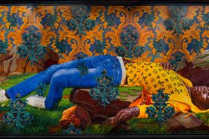 Kehinde Wiley, _Femme piquée par un serpent (Mamadou Gueye)_ (2022). Oil on canvas. 335 x 762 cm. Exhibition view: _An Archaeology of Silence_, de Young Museum, San Francisco (18 March–15 October 2023). ©️ 2022 Kehinde Wiley. Courtesy the artist and Templon. Photo: Ugo Carmeni.